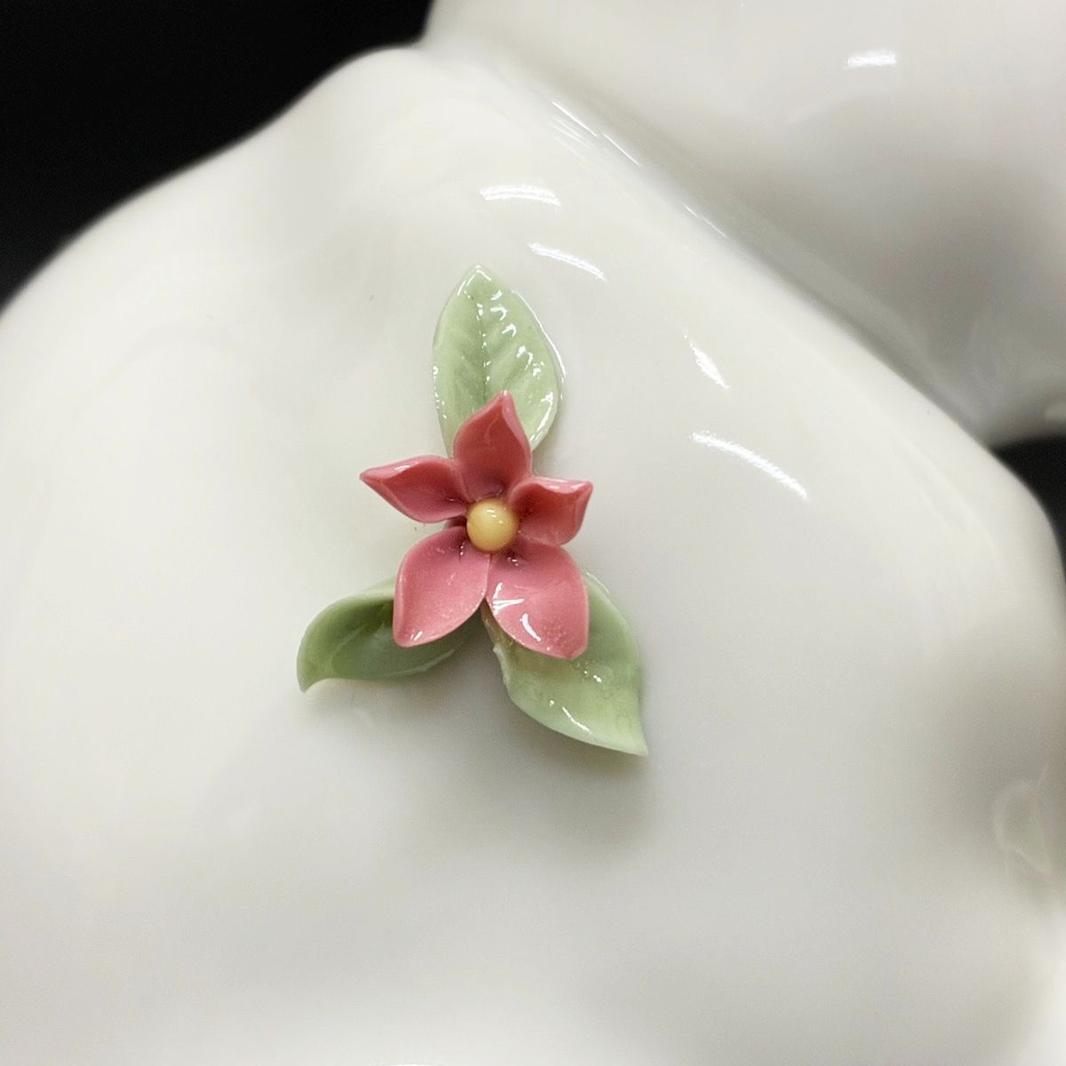  LLADRO リヤドロ ラビット 置物 ポーセリン 磁器 ホワイト 花 兎 うさぎ インテリア M1572 ミニラック 置物 インテリア小物