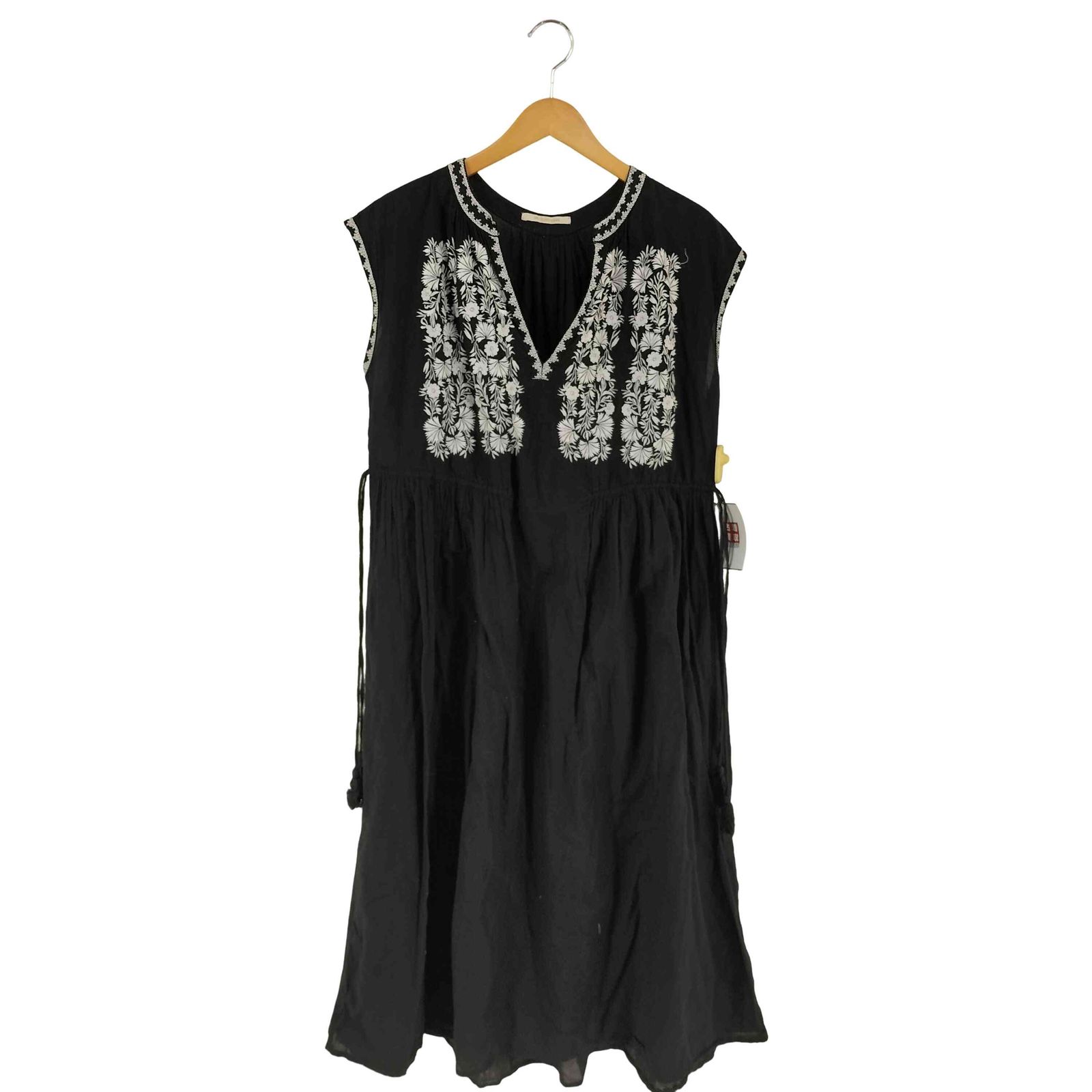 ヌキテパ NE QUITTEZ PAS コットンボイル刺繍タッセルワンピース