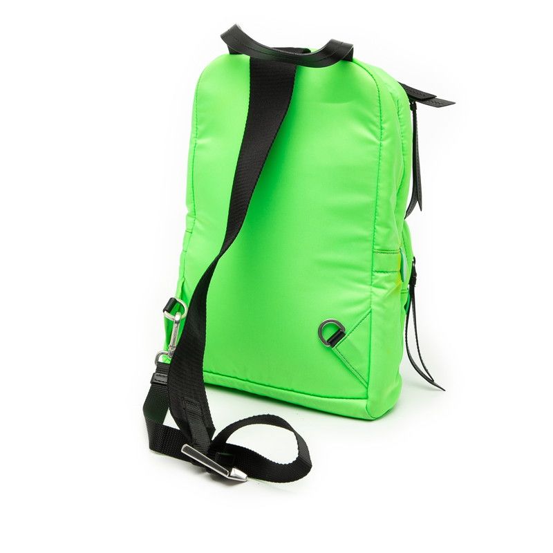 プラダ 三角ロゴプレート ライトーグリーン ナイロン レザー