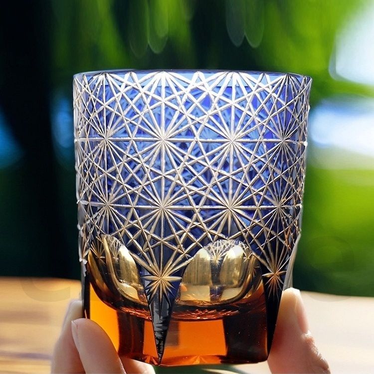 江戸切子 藍連菊 手彫り コップ 水晶ガラス 260ml 二色套料 人工吹製 琥珀 木箱入 ギフト 星芒ブルー