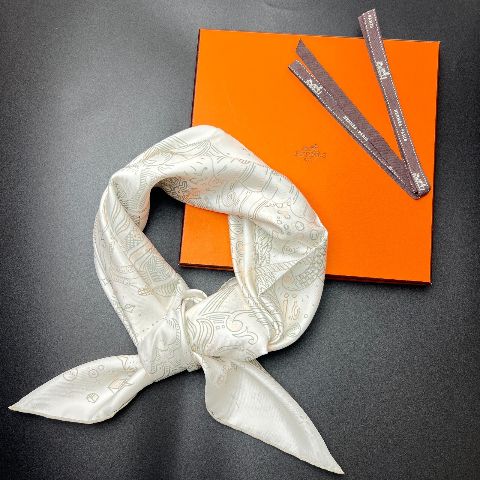 新品・未使用】エルメス HERMES シルクスカーフ カレ90 プリーズ