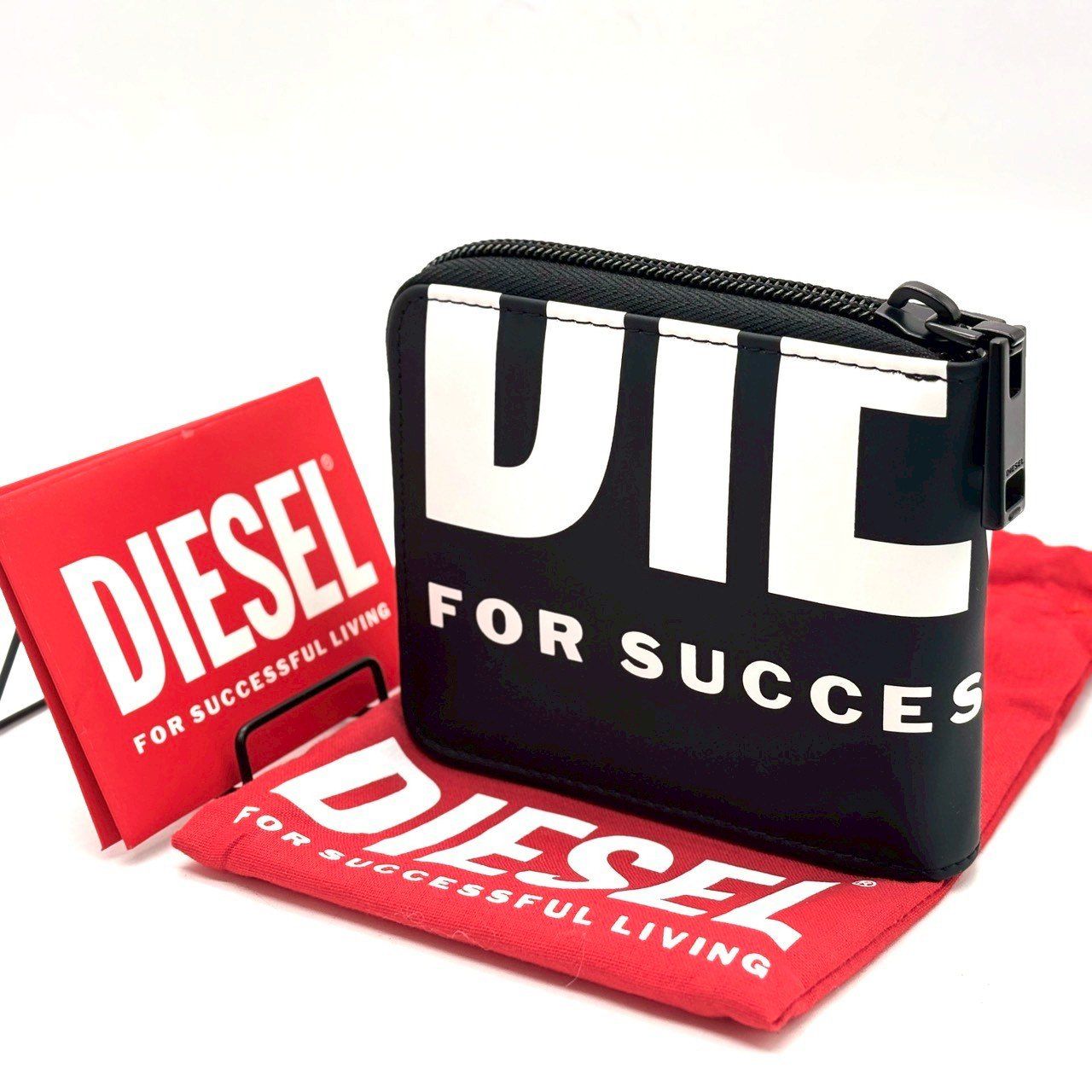 ロゴで選ぶ潔さ】 DIESEL 二つ折り財布 ラウンドファスナー ビッグロゴ