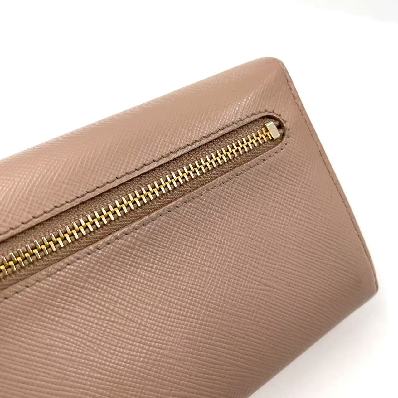 PRADA リボン モチーフ 2つ折 レザー ピンクベージュ 財布 ゴールド