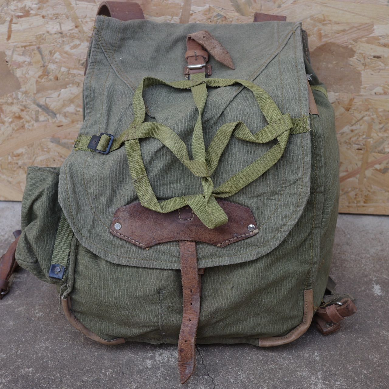 70~80s 激渋 ルーマニア軍 バックパック ミリタリー 軍放出品 キャンプ 70~80s 激渋 ルーマニア軍 バックパック リュック ザック ミリタリー