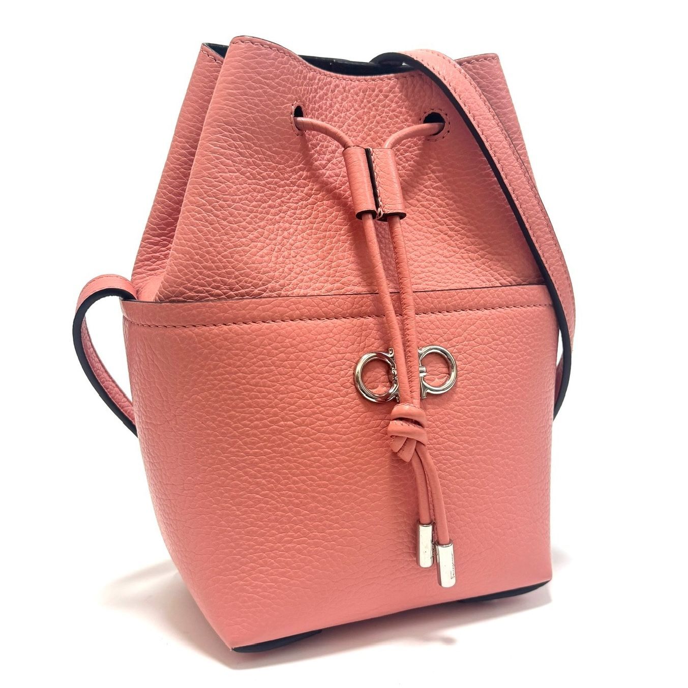 サルヴァトーレ フェラガモ ミニ ドローストリング バケット