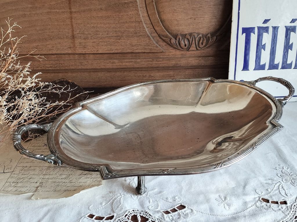 フランス アンティーク 装飾 銀メッキ　トレー 2点セット1900年 フランス アンティーク 装飾付き 銀メッキ トレー 1900年 - メルカリ