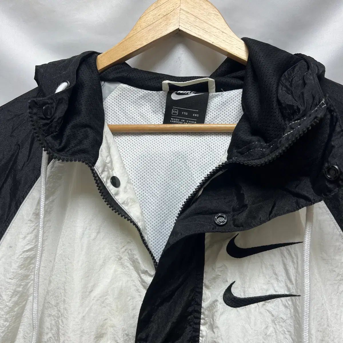 新品！Nike 2XL ウィンドブレーカー ウインドブレーカー ジャケット NSW HE WRフードウーブンJKT DA0002