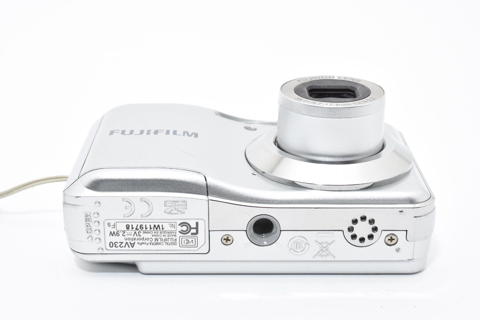 美品】フジフィルム FUJIFILM FinePix AV230 シルバー コンパクト