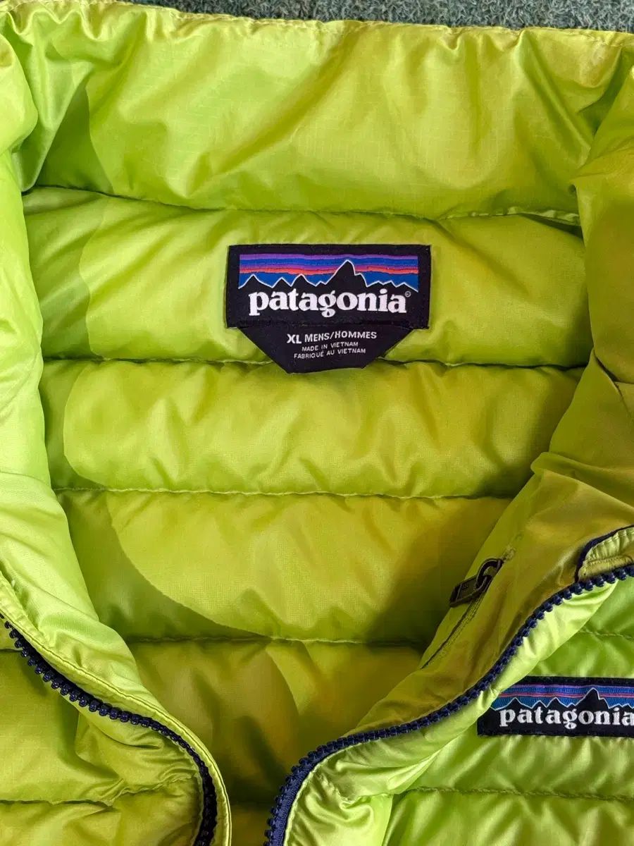 パタゴニア ダウン セーター ベスト xl peppergrass green - メルカリ