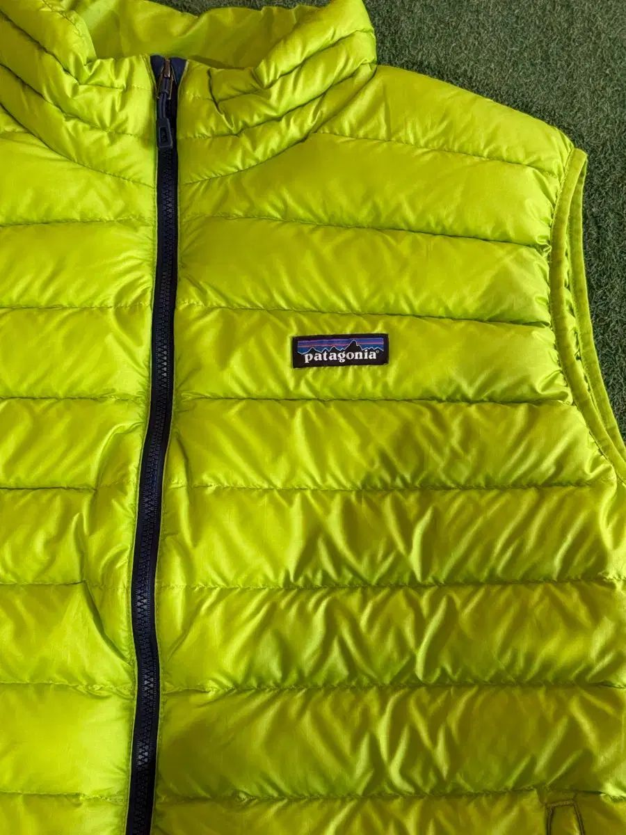 パタゴニア ダウン セーター ベスト xl peppergrass green - メルカリ