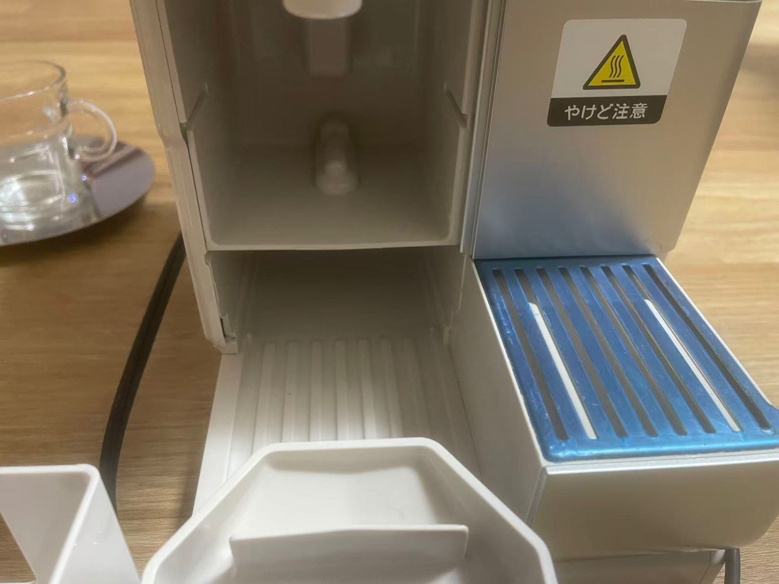 中古ネスプレッソコーヒーメーカーF521 + ネスプレッソコップセット(2