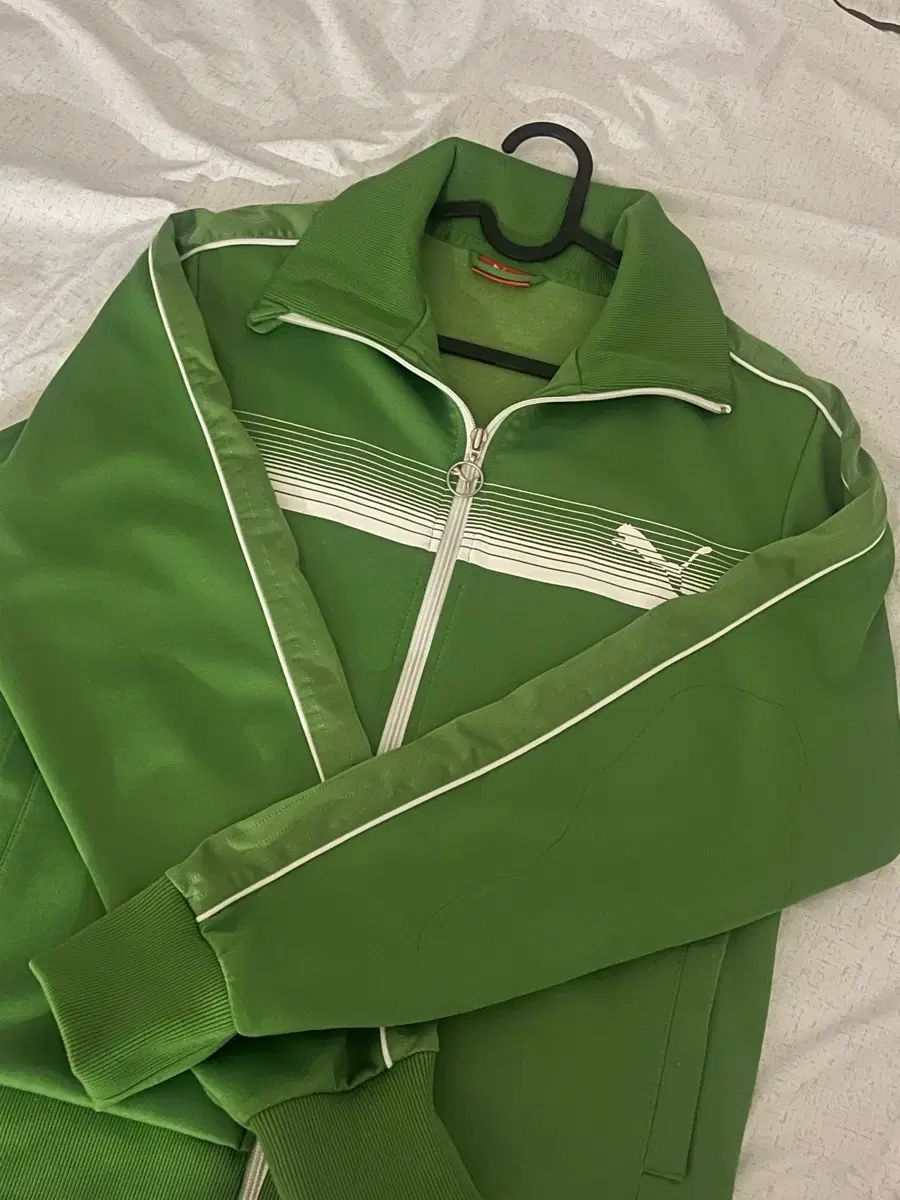 PUMA プーマ グリーン トラックジャージ トレーニングウェア - メルカリ