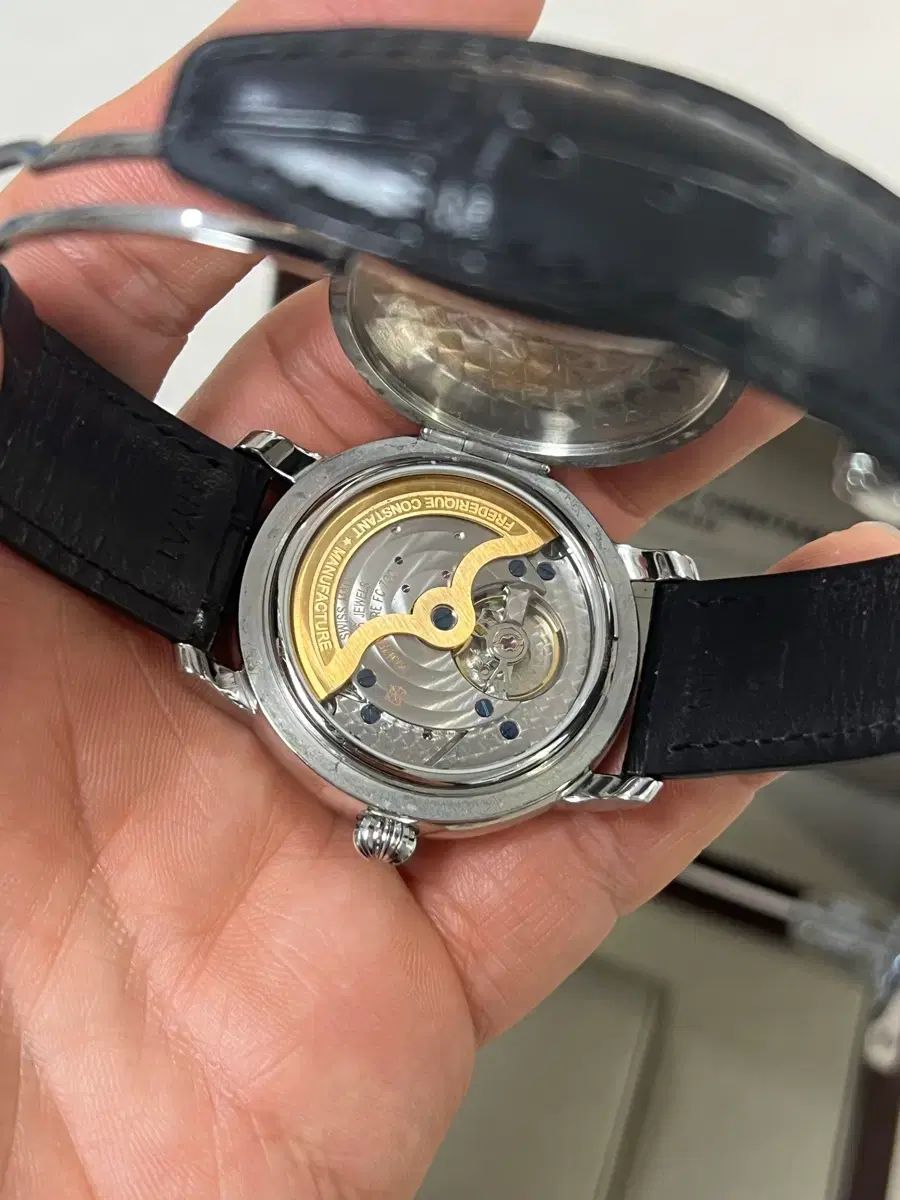 FREDERIQUE CONSTANT
