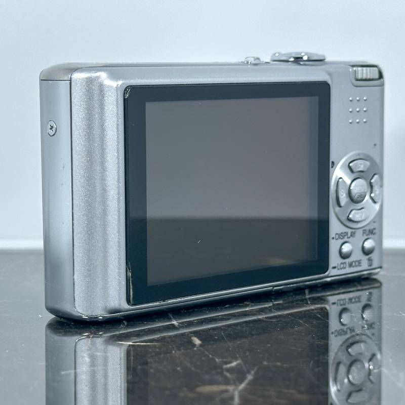 Panasonic LUMIX DMC-FX30 シルバー 広角28mm 光学3.6倍 CCD