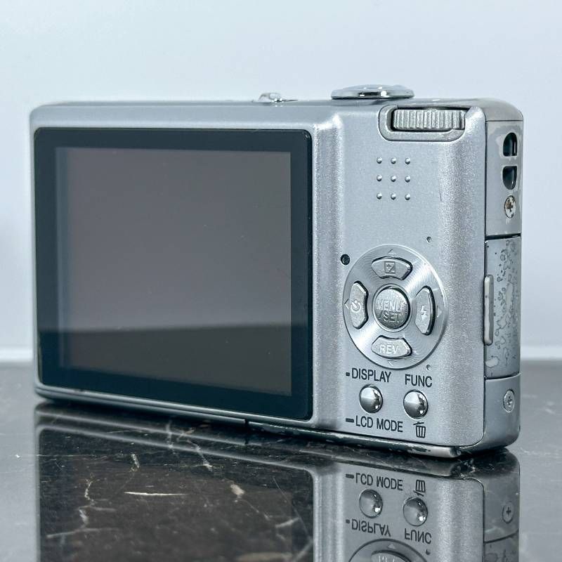 Panasonic LUMIX DMC-FX30 シルバー 広角28mm 光学3.6倍 CCD