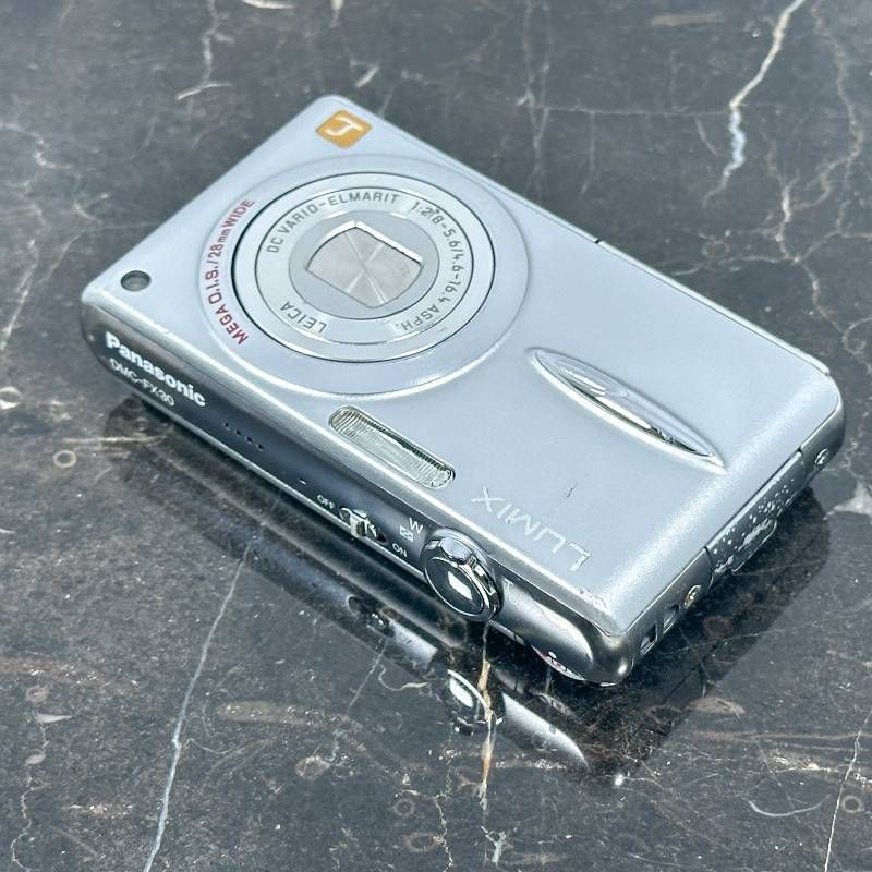 Panasonic LUMIX DMC-FX30 シルバー 広角28mm 光学3.6倍 CCD