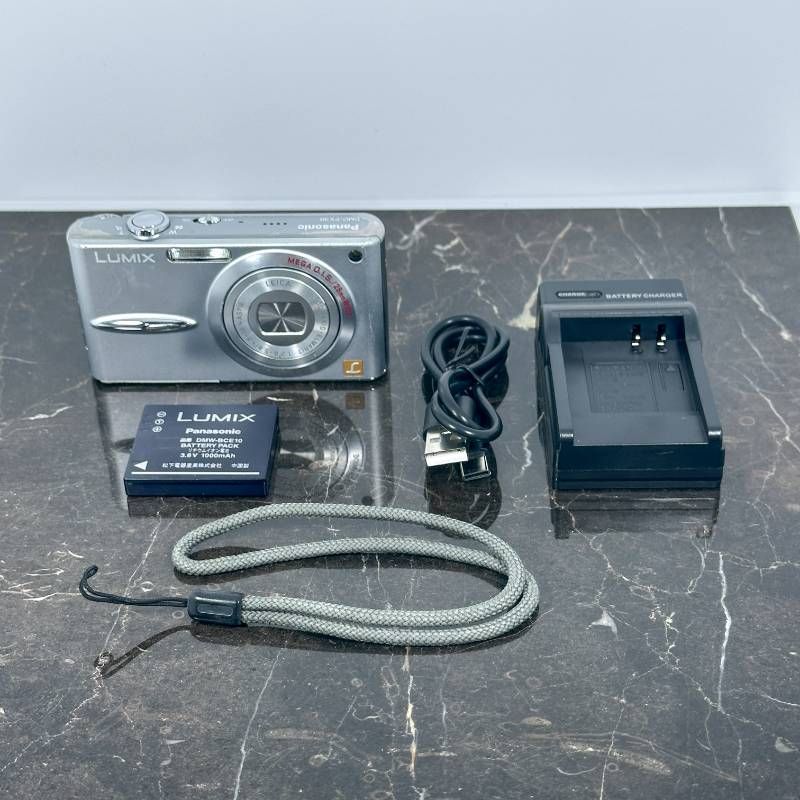 Panasonic LUMIX DMC-FX30 シルバー 広角28mm 光学3.6倍 CCD