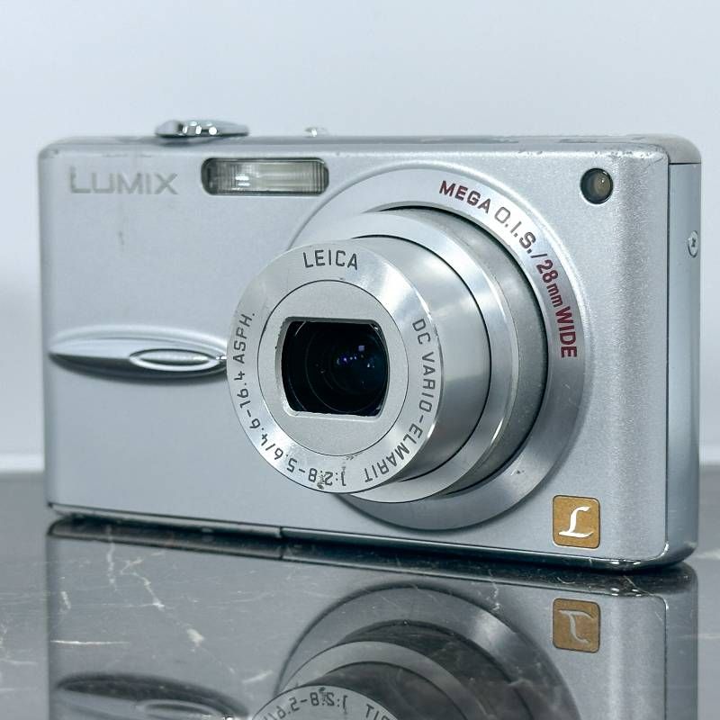 Panasonic LUMIX DMC-FX30 シルバー 広角28mm 光学3.6倍 CCD