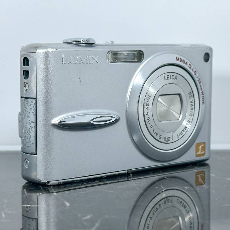 Panasonic LUMIX DMC-FX30 シルバー 広角28mm 光学3.6倍 CCD