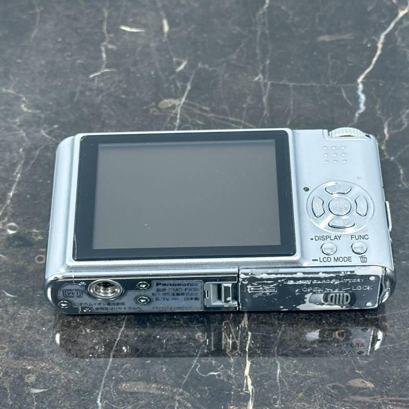 Panasonic LUMIX DMC-FX30 シルバー 広角28mm 光学3.6倍 CCD