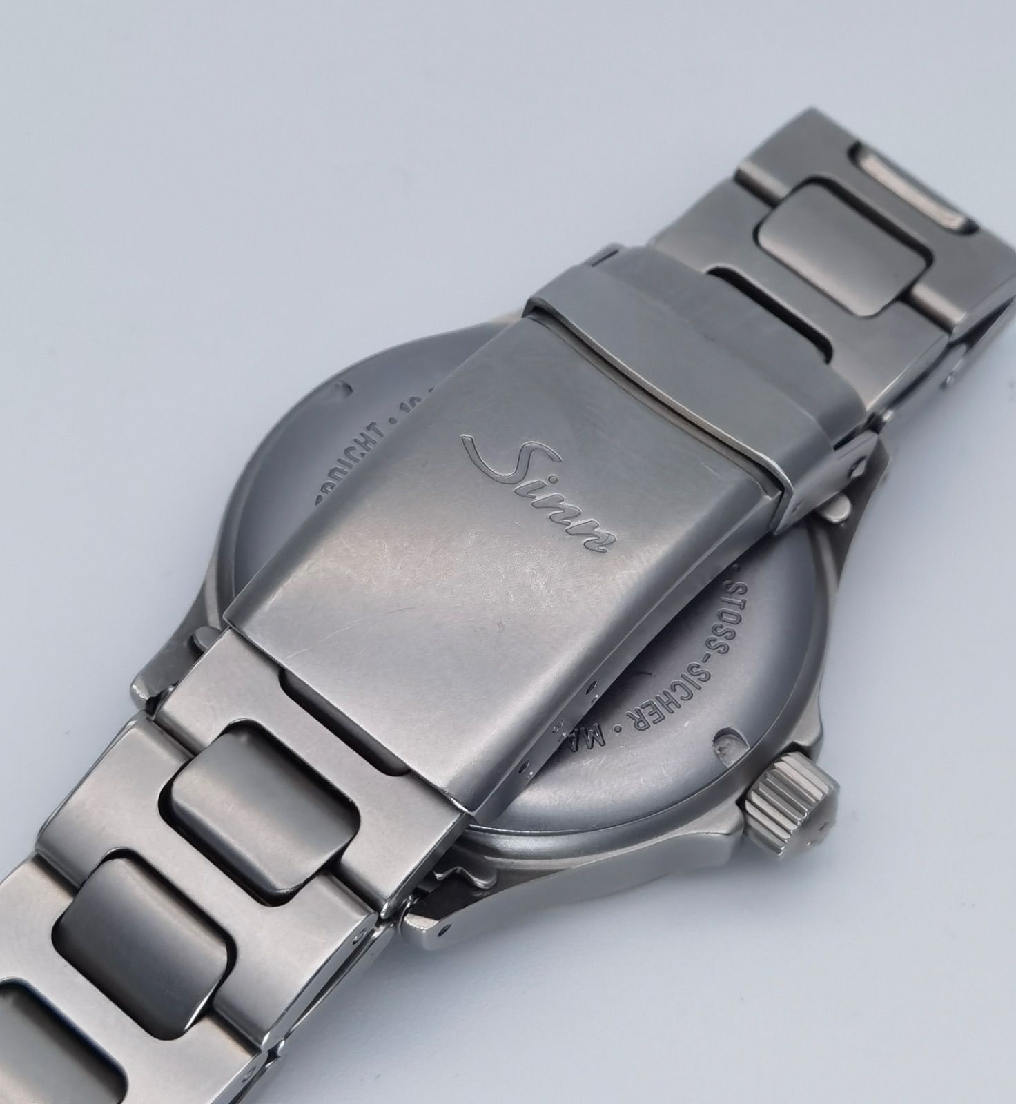 ブラック文字盤