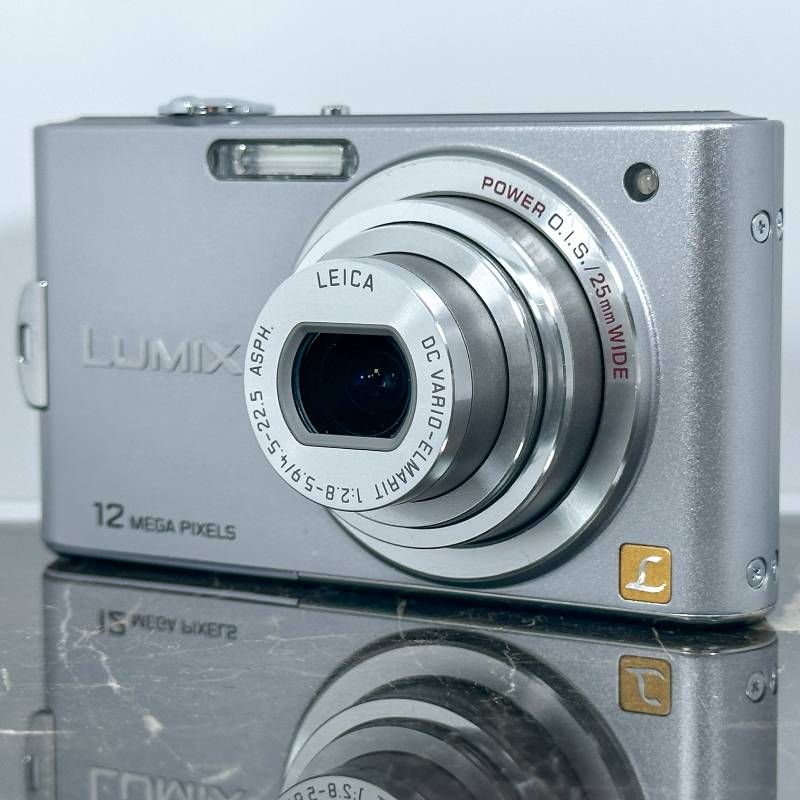 美品】Panasonic LUMIX DMC-FX60 シルバー 1210万画素 光学5倍ズーム