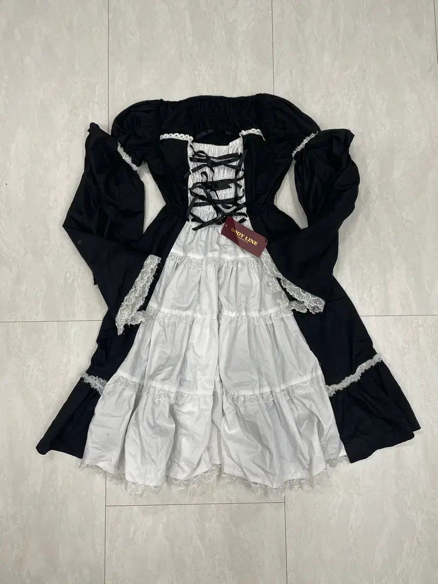 BODY LINE ブラック アンド 白 ロリータ ONE PIECE - メルカリ