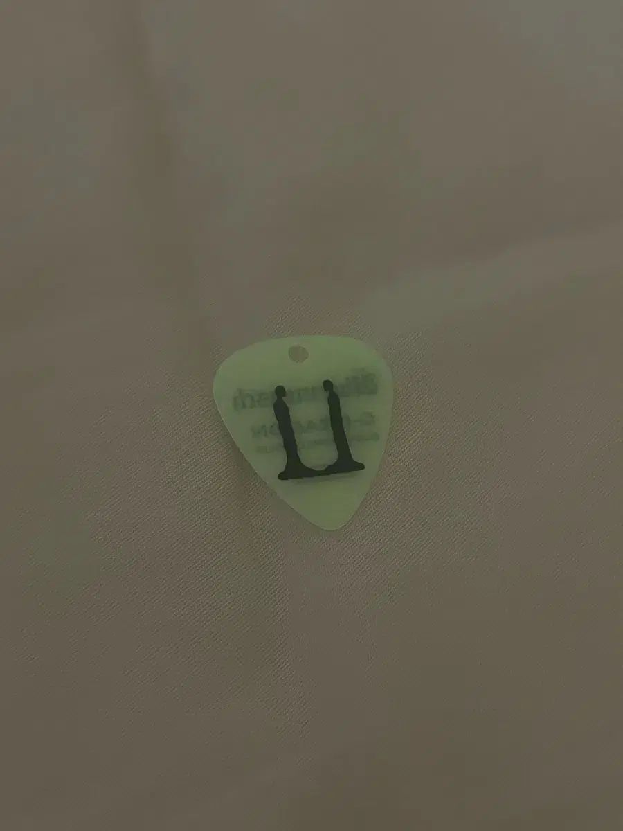 G DRAGON ジードラゴン 蓄光ギターピック