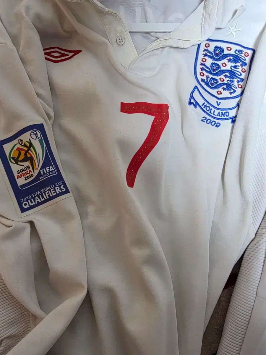 【海外購入】ベッカム　長袖　イングランド イングランド 09-10 ベッカム 長袖 出品 - メルカリ