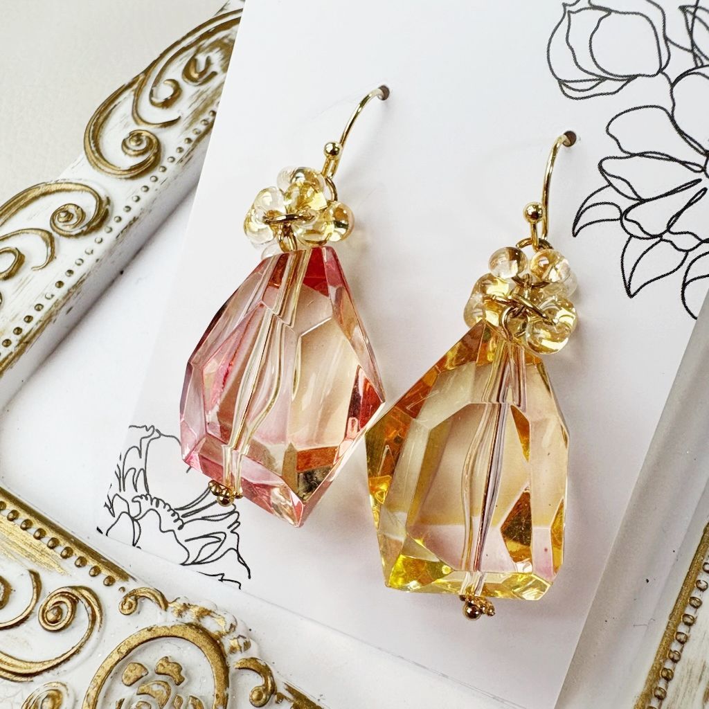 チェコビーズと美しき世界ピアス168 - メルカリ