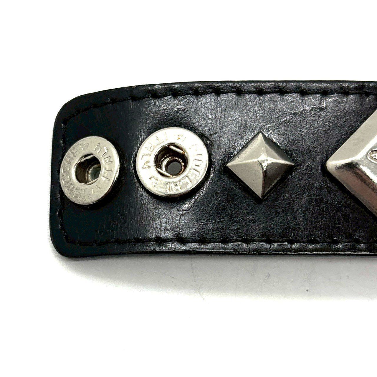反骨を静かに纏う】 Vivienne Westwood レザーバングル ブレスレット 