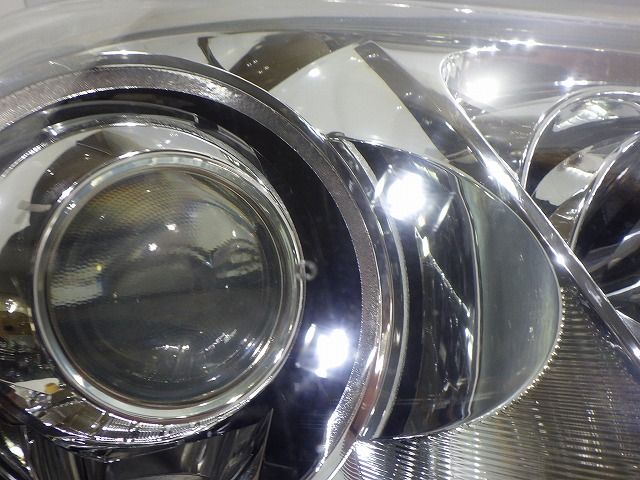 200系 クラウン マジェスタ ヘッドライト左右 HID URS206 30-359 J