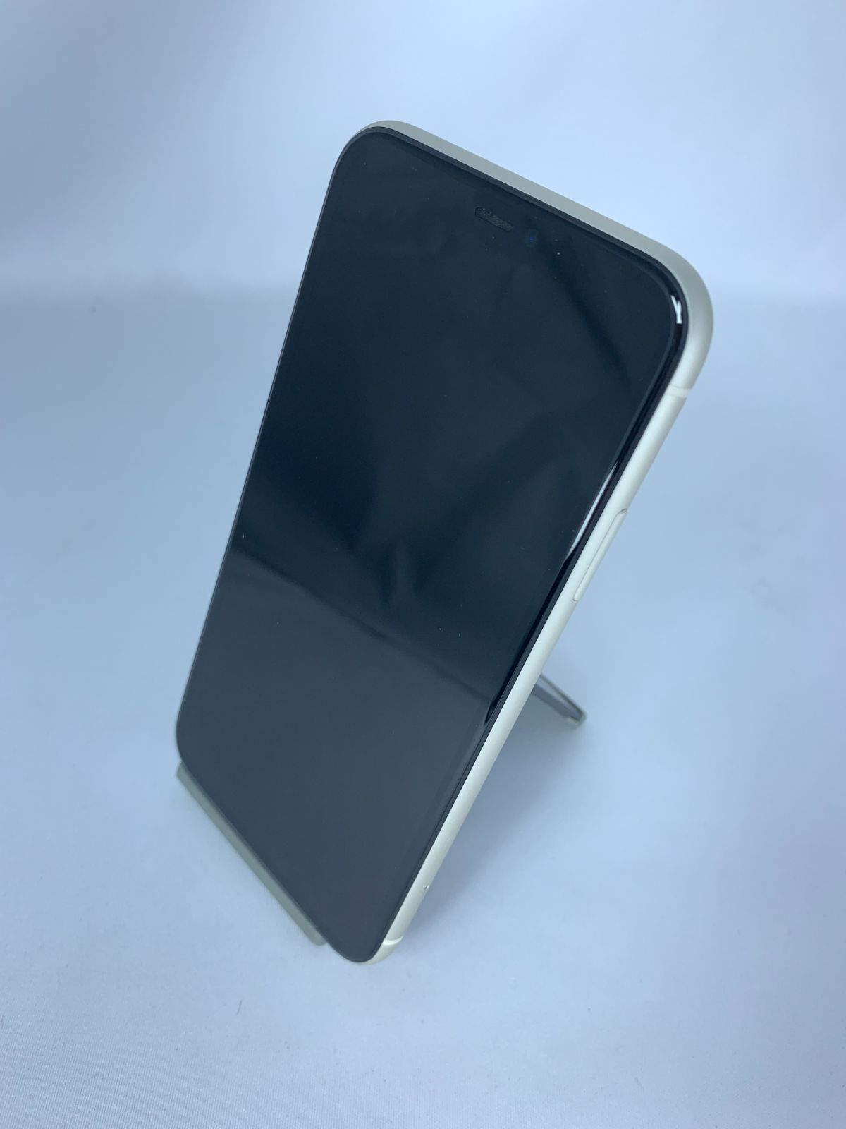中古】iPhone 11 64GB ホワイト simロック解除済 - メルカリ