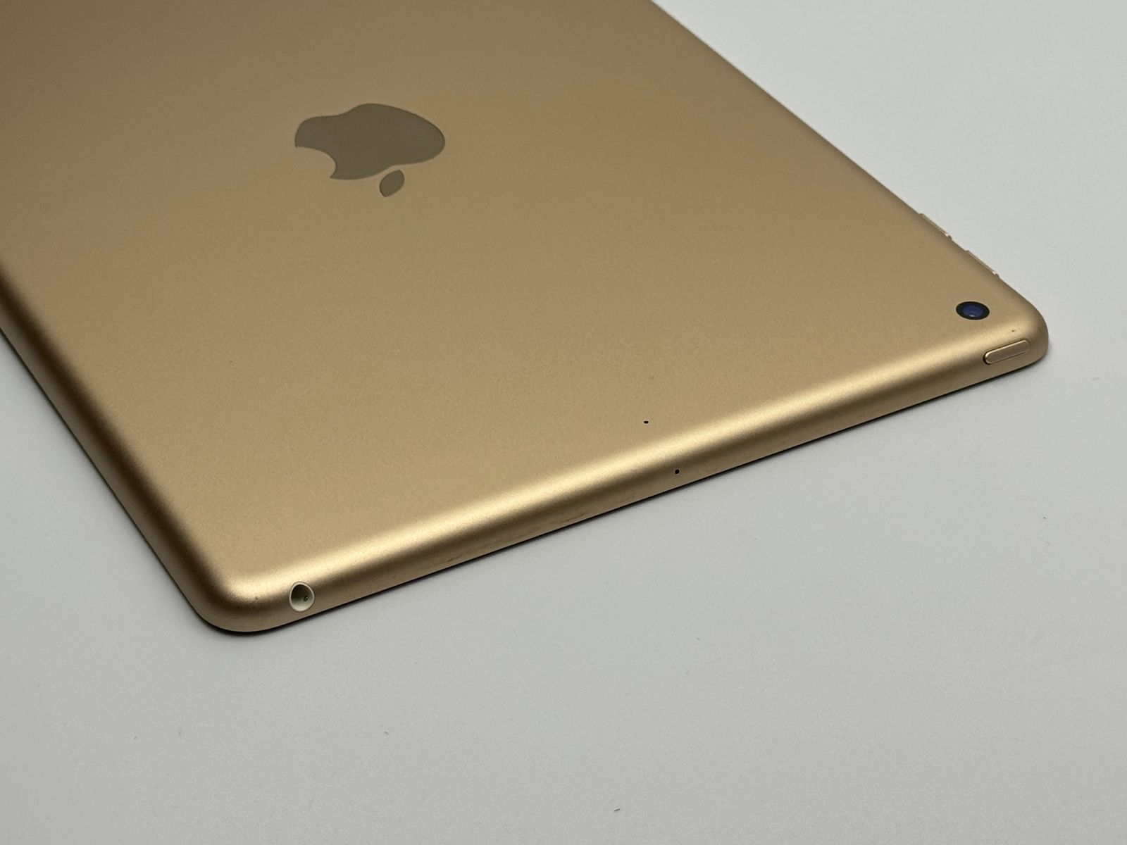 中古B】iPad 第5世代 32GB ゴールド Wi-Fi バッテリー【93%】 - メルカリ