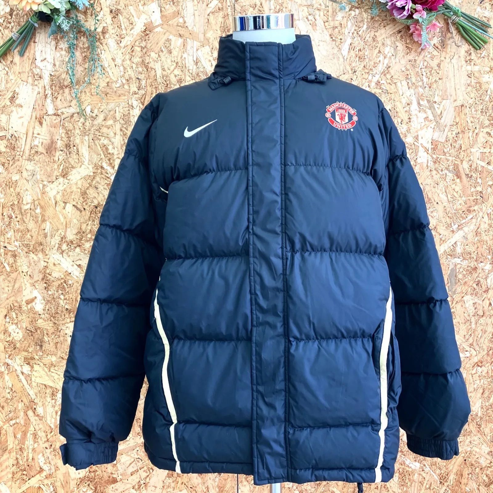 Nike マンチェスターユナイテッド　中綿ダウンジャケット Mサイズ SG4069 NiKE マンチェスターユナイテッド ダウンジャケット - メルカリ