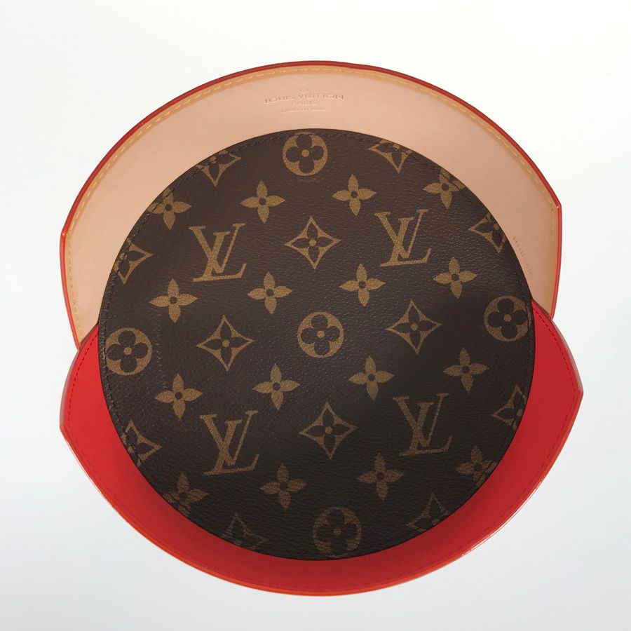 【展示品】ルイ・ヴィトン アシェット４ タイガー レザーケース付き 展示品】ルイ・ヴィトン アシェット4 タイガー レザーケース付き