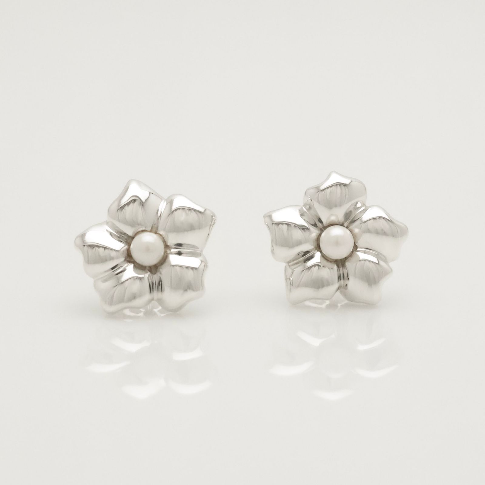 美品】ティファニー TIFFANY&Co. フラワー パール スタッド ピアス