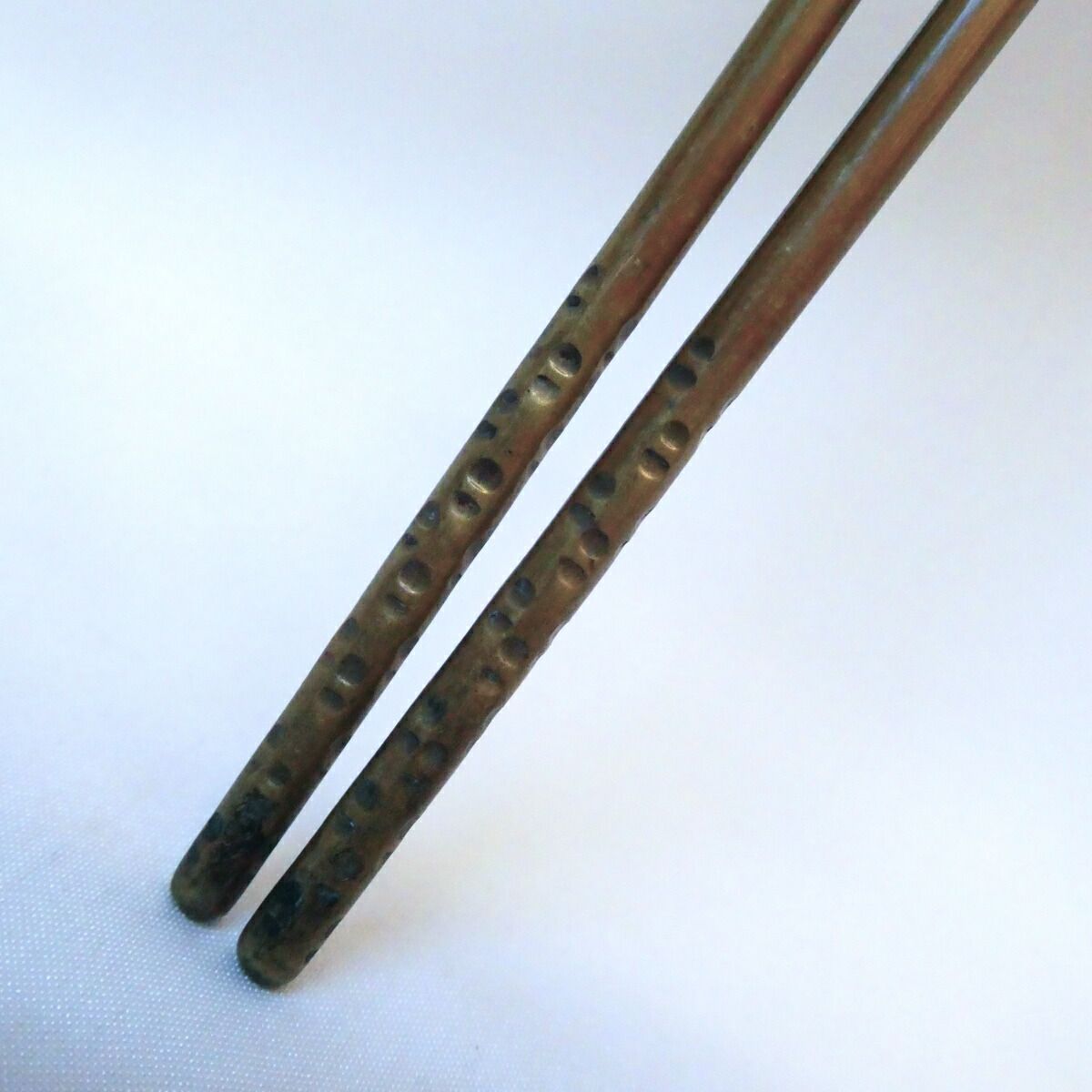 千家十職】十五代 大西清右衛門 浄心作 南鐐 松笠頭 真鍮火箸 飾火箸