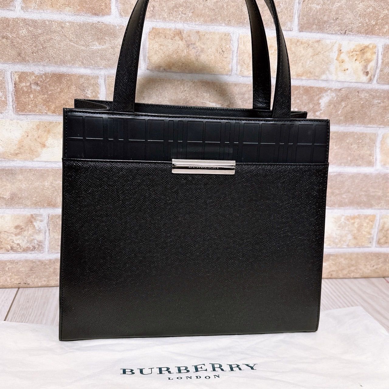 超美品) Burberry(バーバリー)ハンドバッグ レザー ブラック 自立