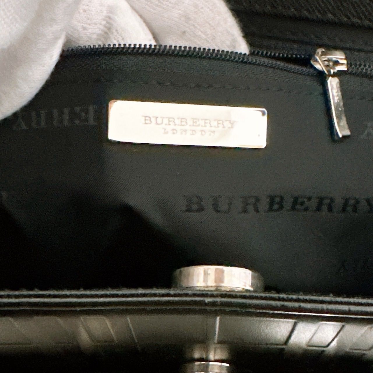 超美品) Burberry(バーバリー)ハンドバッグ レザー ブラック 自立 