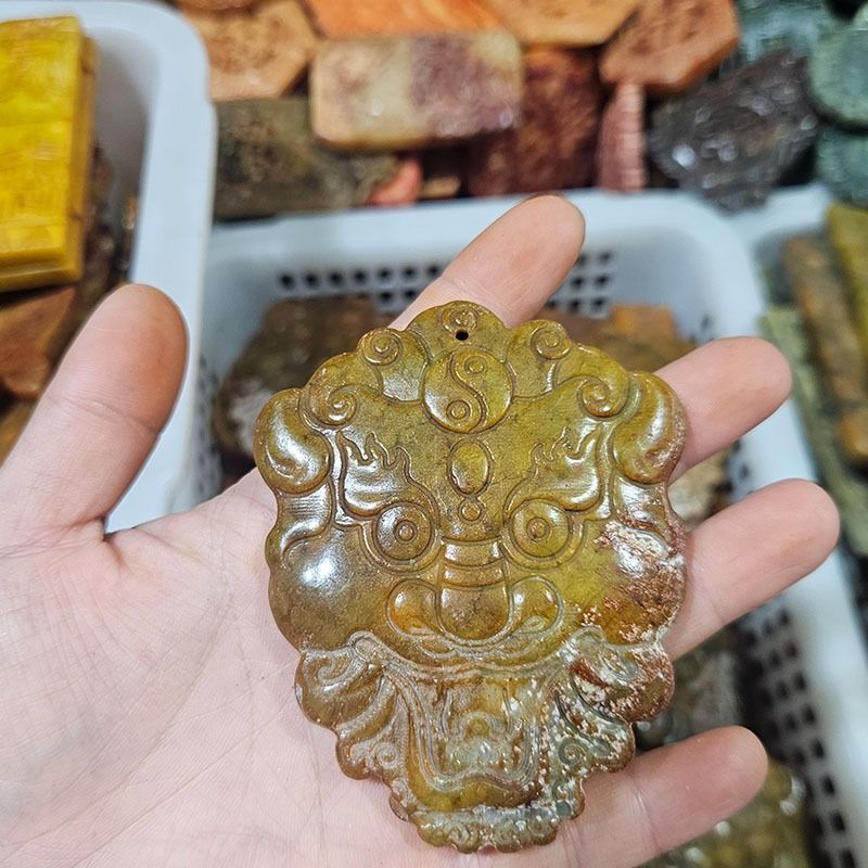 龍 ドラゴン 翡翠 ペンダント ペンダントトップ 手提げペンダント 竜