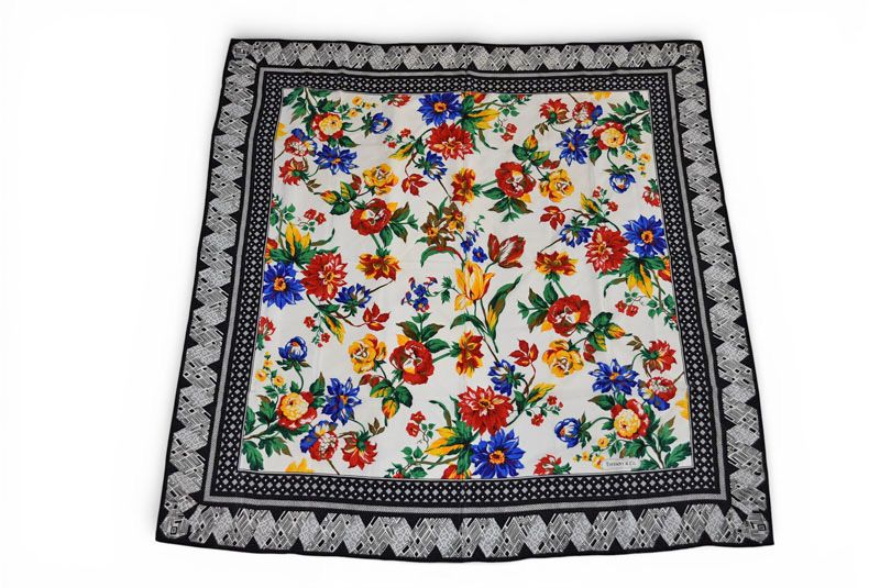 ティファニー 未使用 スカーフ Tiffany&co. シルクスカーフ フラワー