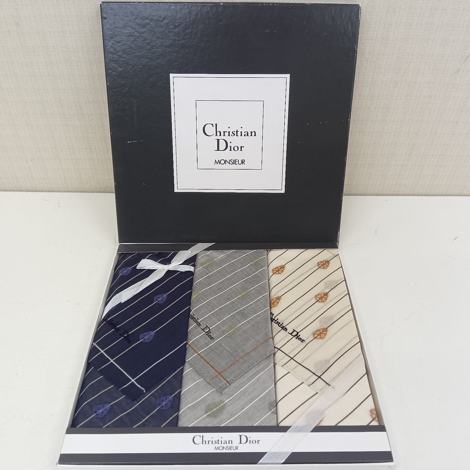未使用品 🔶Christian Dior クリスチャンディオール ハンカチ 豪華3枚