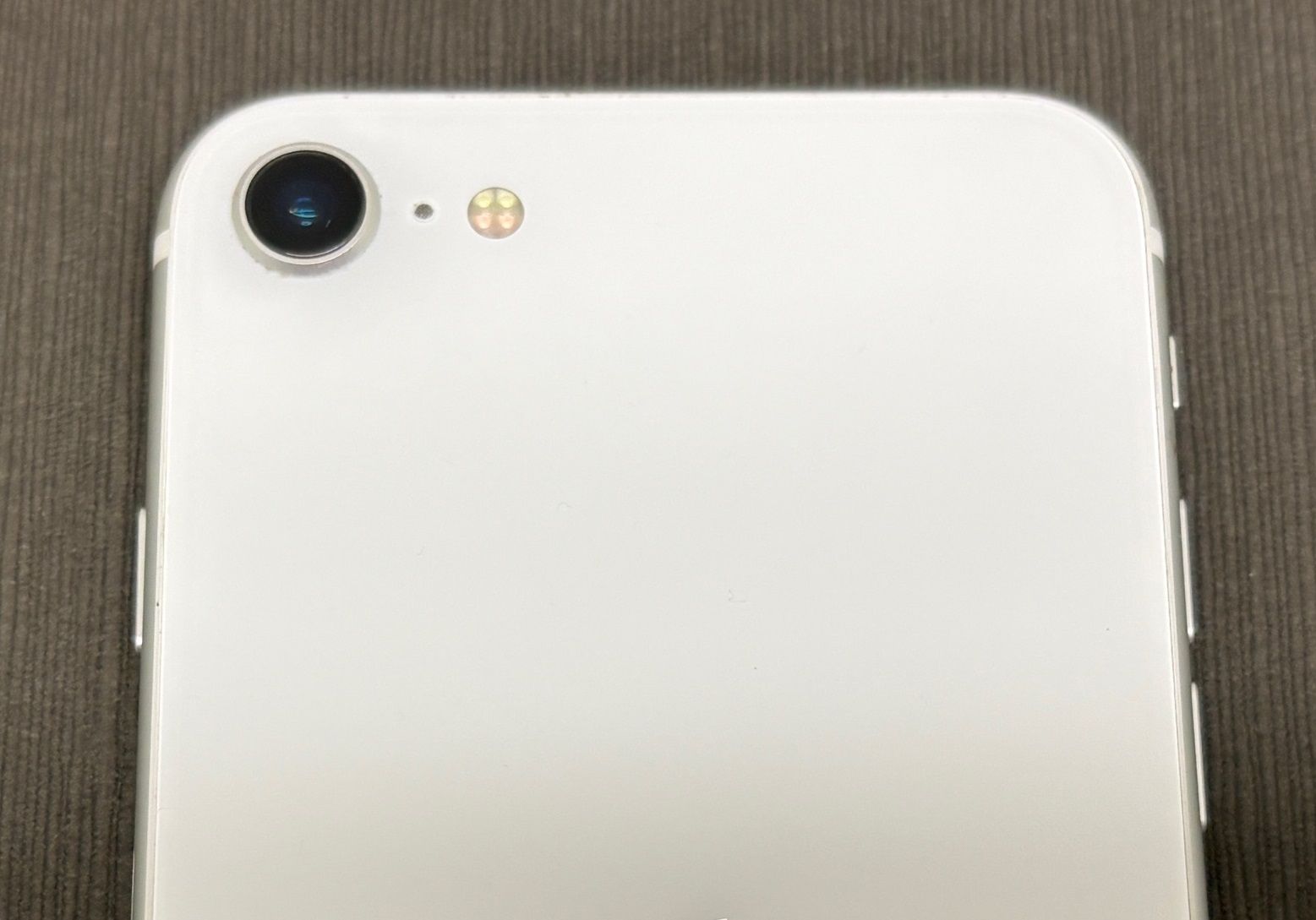 ジャンク品】iPhone SE 第2世代 64GB ホワイト softbank -SP800