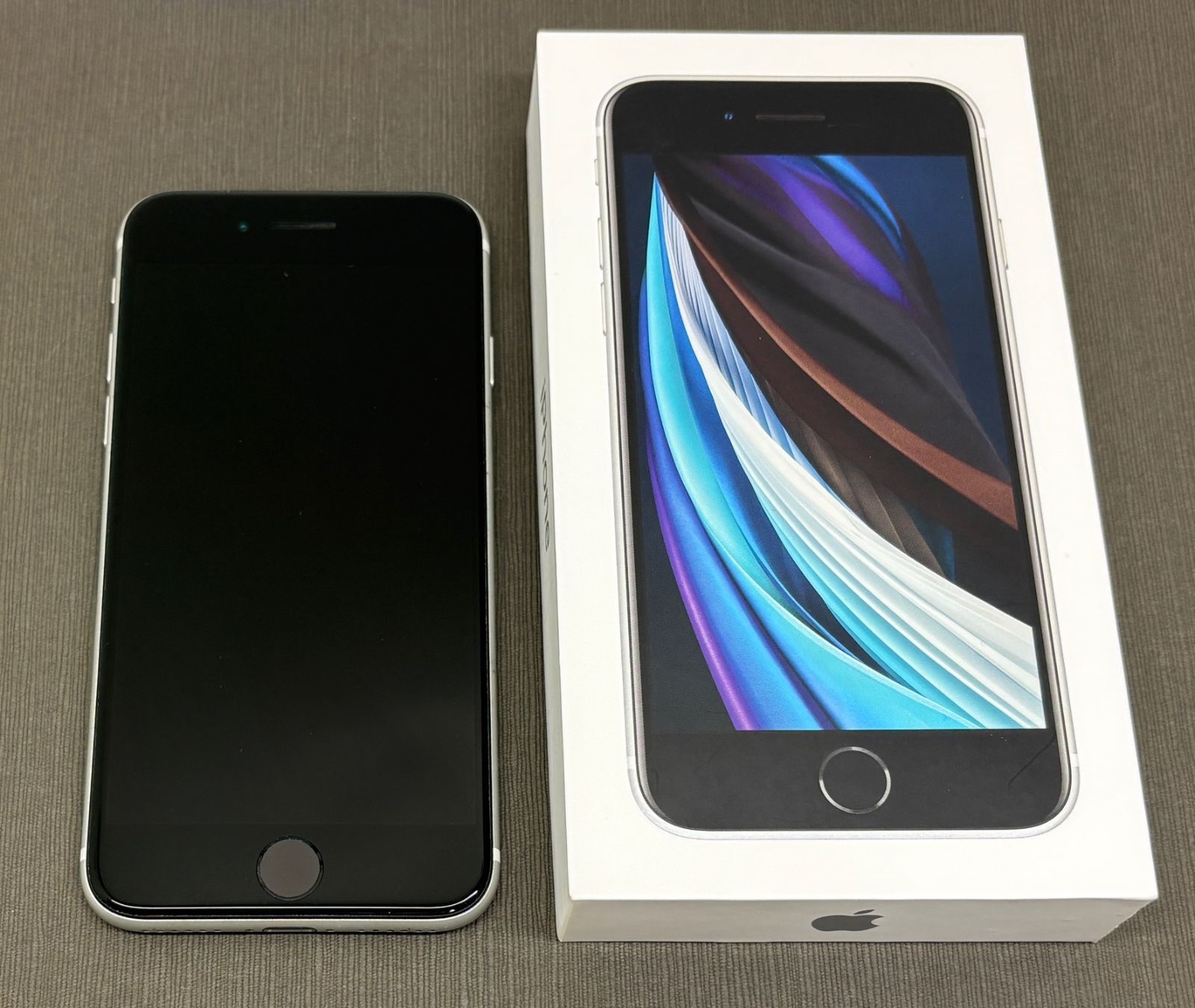 ジャンク品】iPhone SE 第2世代 64GB ホワイト softbank -SP800