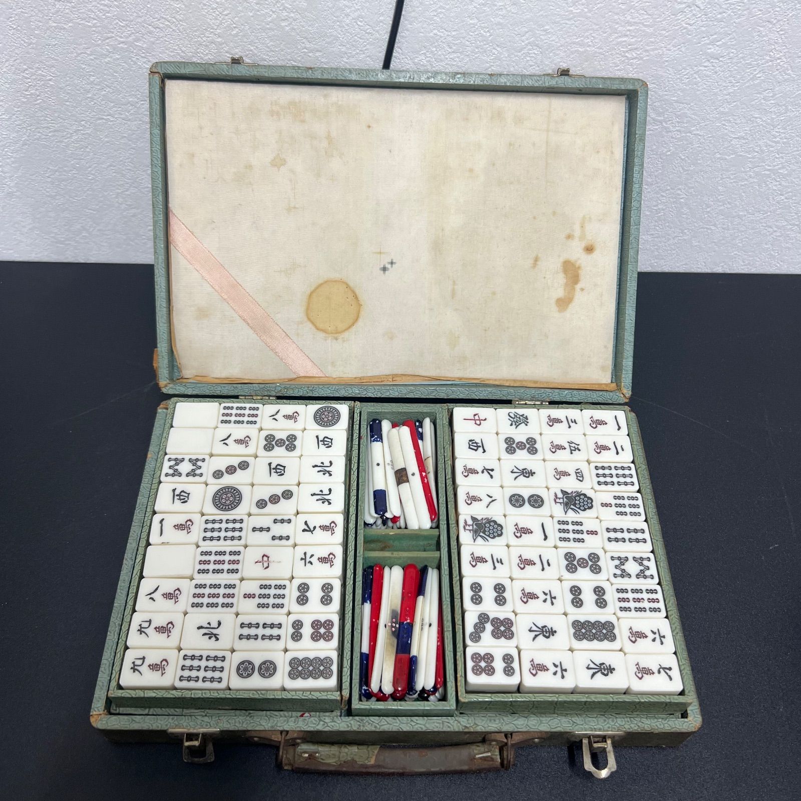 麻雀牌 麻雀セット ケース付き 昭和レトロ ヴィンテージ - メルカリ 麻雀牌 麻雀セット ケース付き 昭和レトロ ヴィンテージ - メルカリ