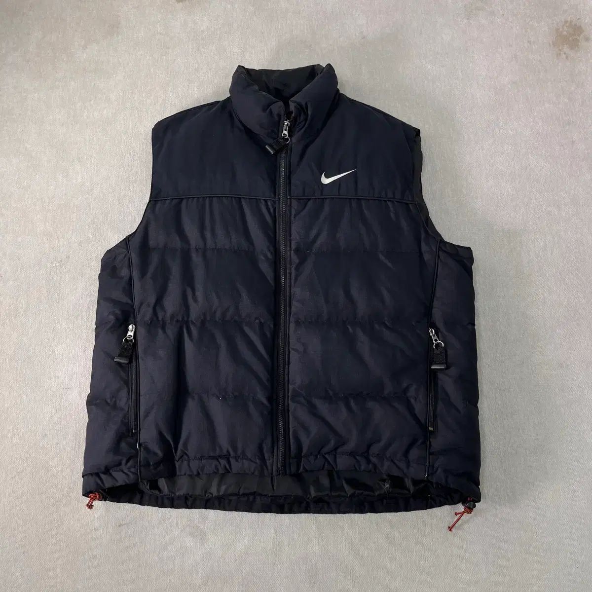 105 NIKE ACG オールドスクール ダウンベスト - メルカリ