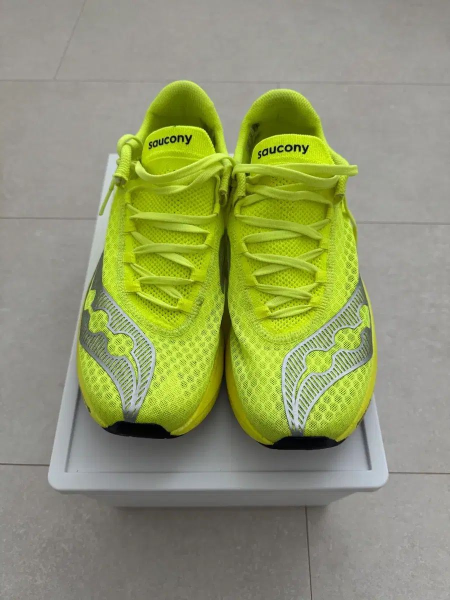 Saucony サッカニー エンドルフィン プロ4 シトロン シルバー 275