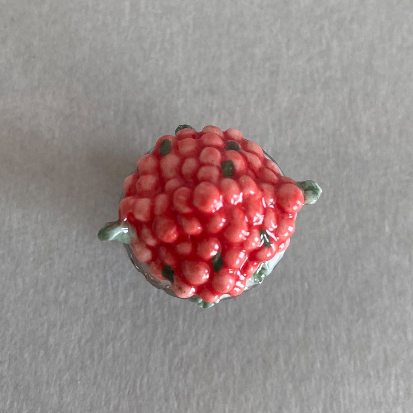 フランスのマルシェ　レア　フェーブ　ヴィンテージ　陶器　フランス　ミニチュア モダンな子猫のフェーブ／金彩／おやすみポーズ／フランス雑貨／陶器