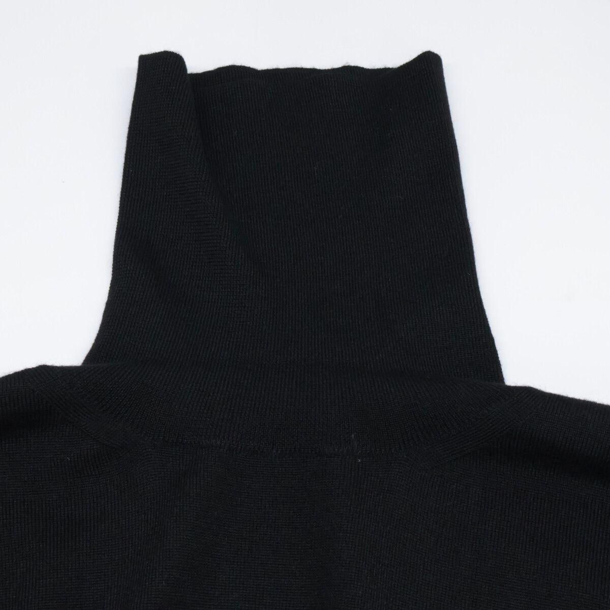 PRADA プラダ ﾌﾞﾗｯｸ UMR329 ｳｰﾙﾀｰﾄﾙﾈｯｸﾆｯﾄ 50 - メルカリ